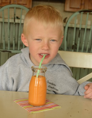 Kids drinking carrot smoothies