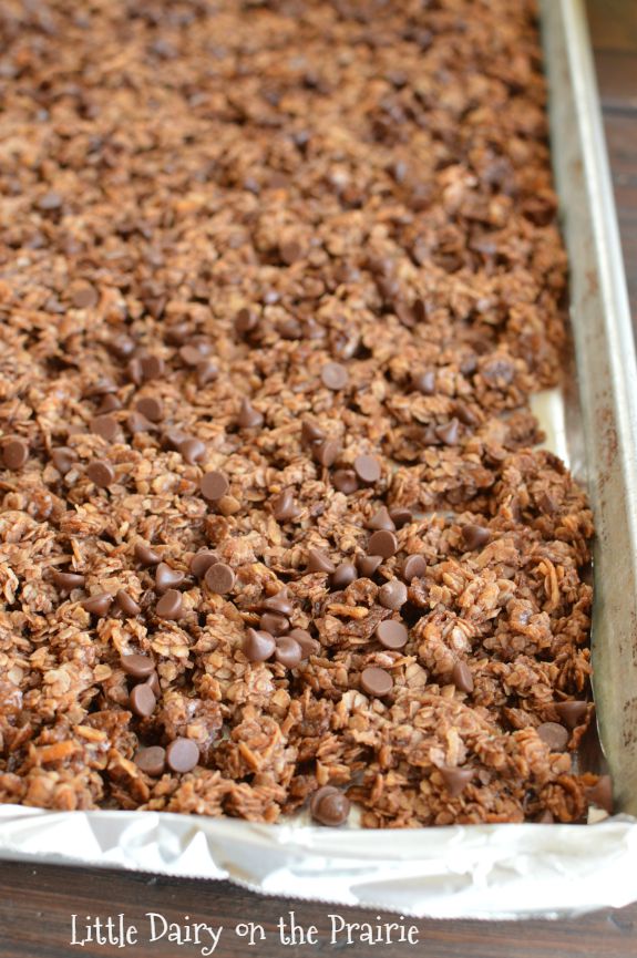 Easy Baked Chocolate Granola Recipe - Pitchfork Foodie Farms