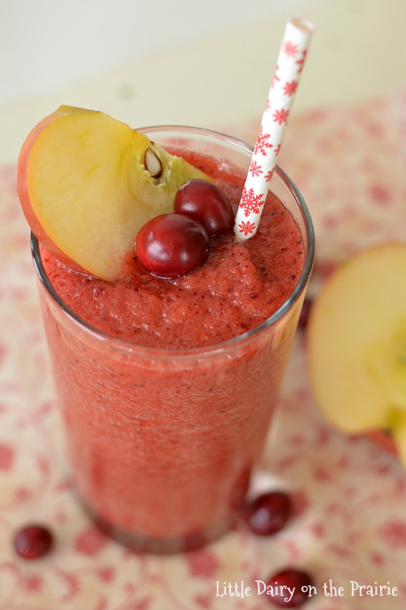 Cranberry and Apple Smoothie! A low calorie, good for you way to start your morning or a refreshing afternoon snack! No guilt here!  Little Dairy on the Prairie