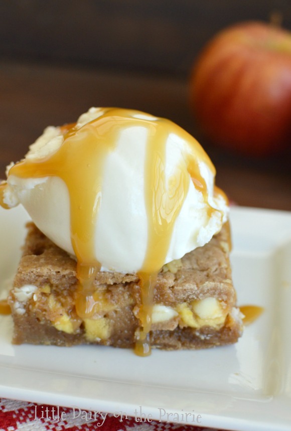 Caramel Apple Blondie Pie