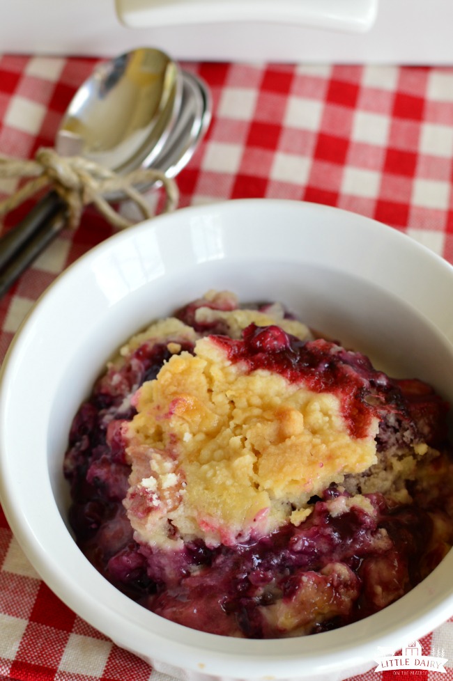 Blueberry Rhubarb Dump Cake only takes a few ingredients. #easy