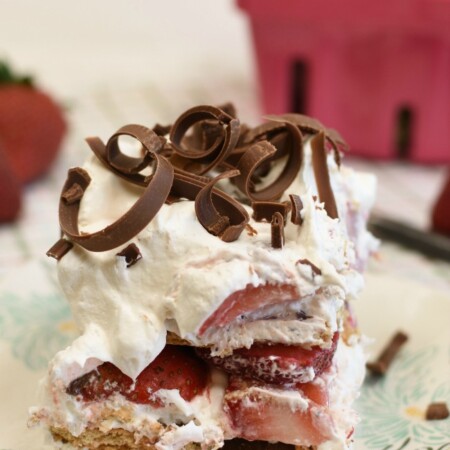 No Bake Strawberry Nutella Icebox Cake - an easy and impressive dessert