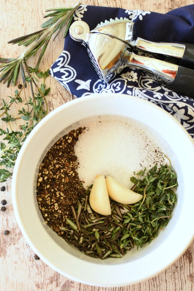 thyme, rosmeary, garlic, salt, and pepper in a bowl
