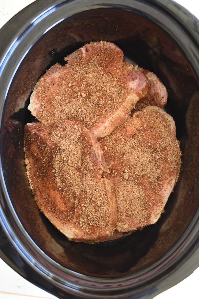 pork chops with dry rub in a slow cooker
