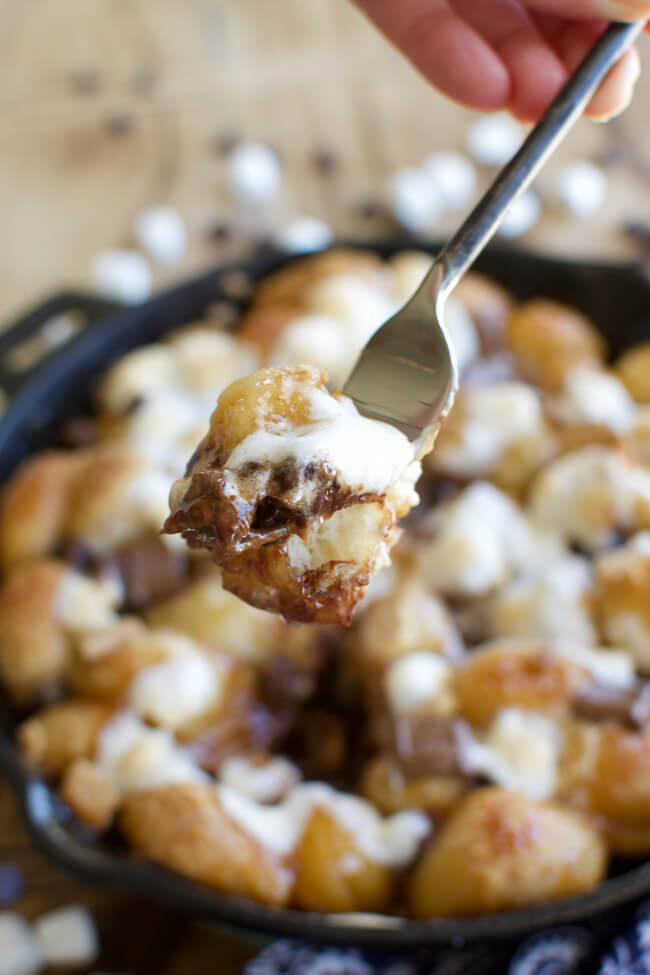 a fork with a bite of baked marshmallow chocolate monkey bread