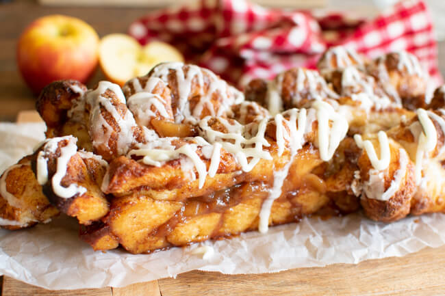 apple monkey bread with vanilla frosting