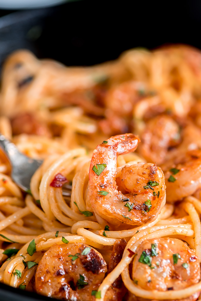 spaghetti pasta with cooked shrimp and parsley flakes